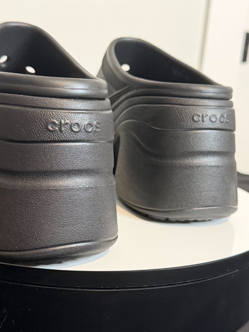 Siren Crocs (Mens 5, Womens 7) - Picture 5 of 9
